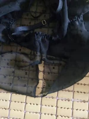 质量不想说了,看图片吧!就只穿了一次,我啥也没做,没有故意撕烂 质量不想说了,看图片吧!就只穿了一次,我啥也没做,没有故意撕烂