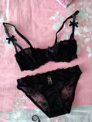 店家发货很快，很棒的内衣，质量很好，面料舒适透气，做工也很棒，没有多余的线头，款式很好看，穿着刚刚好，满意。