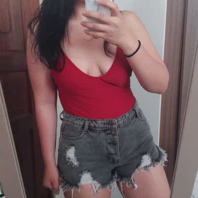 先說啊！客服很不耐煩的，我自己看尺寸表才決定買 本人166cm/70kg,完全靠運氣，剛好能穿也能看 有彈性、綁帶部分全部都可以調整，胸部有襯墊、無鋼圈、集中效果，適合喜愛歐美風的自然妹子，當泳衣或內襯都好看。