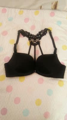 美背内衣朋友都说很好看，穿着舒服，店家很贴心还送了一双袜子