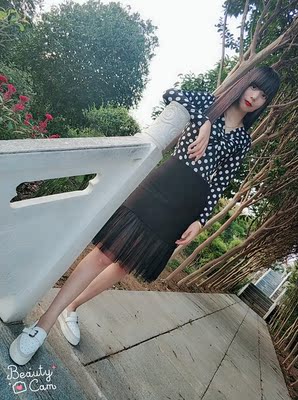 她家的衣服很性感,很显瘦,穿在身上也很舒服,总之很满意。 她家的衣服很性感,很显瘦,穿在身上也很舒服,总之很满意。