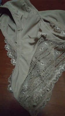 这色差我能说什么，以为是卖家秀那样的杏粉色，结果，，，，舒适感还可以，习惯好评