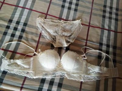 购买了好多次了，是你家的粉丝了，我比较喜欢你们家的款式，比较少女，我很喜欢，也很好穿。