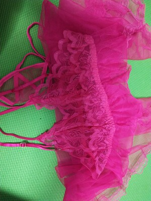 很仙啊！价格便宜，质量个人觉得对得起这个价！第一次买不知道敢不敢穿！