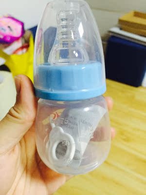 现在怀孕9个月，先囤着，哈哈哈，有小夜灯，而且有8档调节，有按摩和催奶两个模式，还送了果汁瓶，店家人超好，很耐心，看中这款很久了，等之后用过再来追评