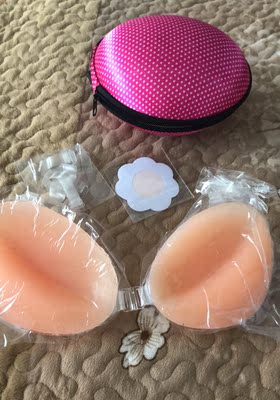 手感很好，粘性也很大，准备婚礼的时候穿，很期待效果过呢。光是这手感跟粘性。就觉得挺值的。