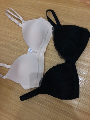 穿的很舒适哦，就喜欢这种薄薄的一层感觉，这次买了黑和肤色，也好搭衣服，非常喜欢