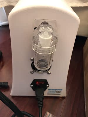 刚收到，嘻嘻嘻一大箱子，拆开一数没差，看了无数家最后拍了这家，比外面卖的要便宜很多，前几天卖3万一台机子的商家来家里推销，我了解了一下。没有什么很特别？款式也不新，所以还是决定下单这家，这一家果然没让我失望，东西质量都非常不错，五分