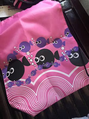 蛮好的，发货很快！还有送一个专用袋，很方便。材质也不错，