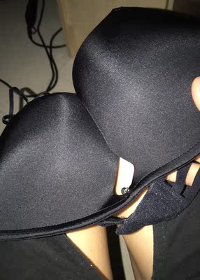 杯罩有点小厚,不过穿着还是不错的发货挺快的上次买的穿的挺舒服的所以回购 杯罩有点小厚,不过穿着还是不错的发货挺快的上次买的穿的挺舒服的所以回购