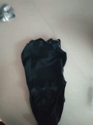 还行 还没下水 竞技泳衣都是这个样子 想要胸贴的 可以问问卖家 还行 还没下水 竞技泳衣都是这个样子 想要胸贴的 可以问问卖家