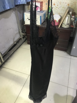 衣服质量还是可以的 还好选了m号 胸部那个松紧刚刚好不勒 穿上有点皱皱巴巴 没模特那效果 小肚子很明显😂总体还算性感 就是有点小贵了 衣服质量还是可以的 还好选了m号 胸部那个松紧刚刚好不勒 穿上有点皱皱巴巴 没模特那效果 小肚子很明显😂总体还算性感 就是有点小贵了