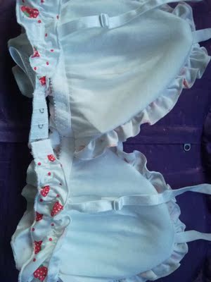 衣衣收到，特别好看，手感也很柔软，外面的面料是弹力布，想类似游泳衣的布料，贴着皮肤的地方是棉的，比较舒适，洗了不掉色。等穿的好了再来回购