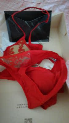 很漂亮,很舒服,也喜欢包装袋很漂亮,像个礼物 很漂亮,很舒服,也喜欢包装袋很漂亮,像个礼物