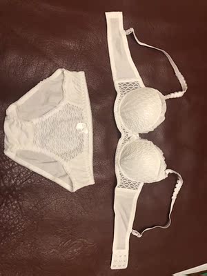 实物乳白色很好看，面料透气舒适，尺码标准，不错滴👍