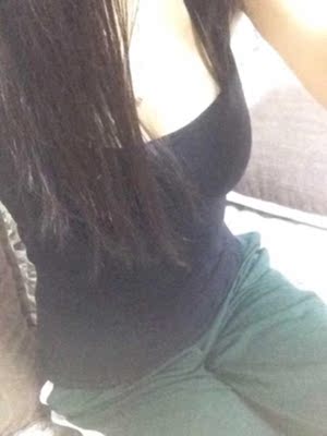 硅胶文胸收到了，看起来很好的样子，包装也挺好的，回家之后试了一下，真的不错哦，佩戴的时候要竖着戴然后扣起来，聚拢效果满意，黏性挺强的，用了穿衣服确实好看多了，穿性感衣服再也不用担心啦。总结：质量不错，尺码刚刚好，粘度也非常好，效果棒！客服有问必答服务态度很好，总体很满意！