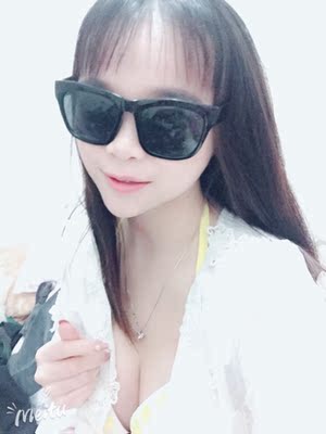 雪纺纱的 布料很好 还有拉链设计很贴心