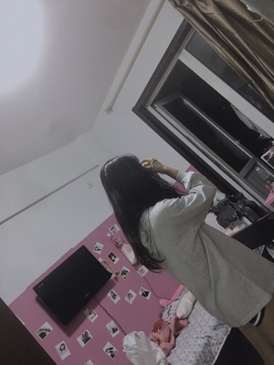 衣服质量很不错 收到后穿上贼喜欢 爱不释手