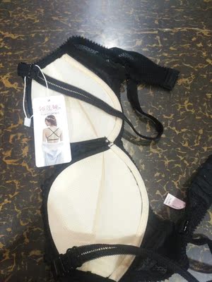 内衣收到，质量不错，隆胸效果好，穿上之后舒服，聚胸。