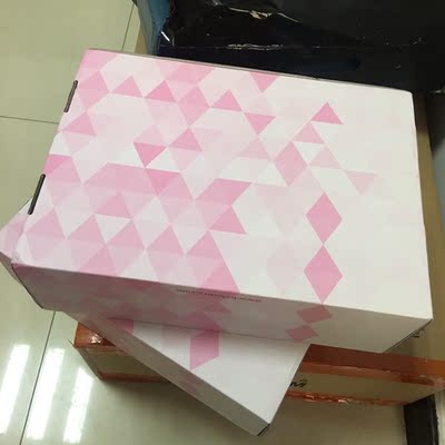 其实穿上还蛮舒服，但是拍了一天婚纱照就坏了，客服还说可以二次使用，根本就是一次性的！第二天再拍的时候就不能穿了，