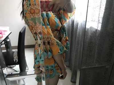 忠实老粉又来报道 入手的第不知道几个泳衣 质量真的是没得讲 面料像是那种丝绸的 滑滑的 最近又胖了点 感觉中间漏出来的那块肉会有点影响美观 腰上没赘肉的小可爱穿了肯定很好看 这是个四件套 可以把我的大粗胳膊遮掉嘿嘿嘿 胸垫的话是比较聚拢的 感觉对大小胸仙女都挺友好 三角泳裤感觉不是很有弹性 我穿的时候撑了一下就怕撑坏 胯骨宽的小仙女可能要买大一点 希望店主越做越好 我会一直支持的 嘿嘿 忠实老粉又来报道 入手的第不知道几个泳衣 质量真的是没得讲 面料像是那种丝绸的 滑滑的 最近又胖了点 感觉中间漏出来的那块肉会有点影响美观 腰上没赘肉的小可爱穿了肯定很好看 这是个四件套 可以把我的大粗胳膊遮掉嘿嘿嘿 胸垫的话是比较聚拢的 感觉对大小胸仙女都挺友好 三角泳裤感觉不是很有弹性 我穿的时候撑了一下就怕撑坏 胯骨宽的小仙女可能要买大一点 希望店主越做越好 我会一直支持的 嘿嘿