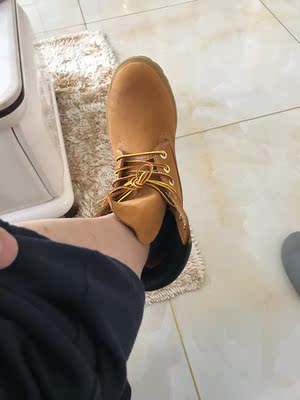 不错不错 第一次买这种鞋 还挺喜欢的 穿着挺舒服的 一会去溜达一圈看看什么感觉