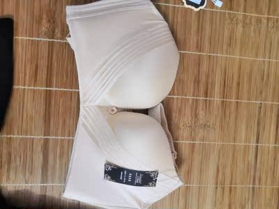 天使款的很漂亮，这是第4次回购了，质量还可以。颜色也美美的。几十块钱的东西查了还是正品。哈哈