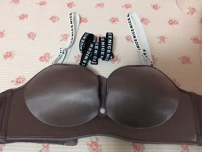 肩带很好看，还送了一副黑色的。