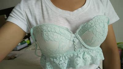 已经不是第一次买她家得内衣了，真的好穿，对小胸妹砸十分友好！不易变形，价格还划算，总得来说性价比很高！就是这套，稍厚一些！没办法，要让胸大啊&hellip;&hellip;夏秋穿有点热