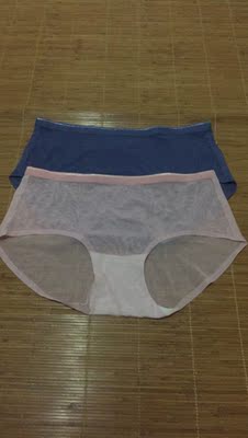 短裤弹性十足，早上收到就洗了，晚上穿上感觉还不错，滑滑的，一点都不卡pp，咖啡色的比粉色和蓝色的要稍微小一点，很轻薄透气，价格也实惠