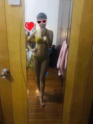 泳衣材质有点普通，不是很结实。但上身效果还是不错的