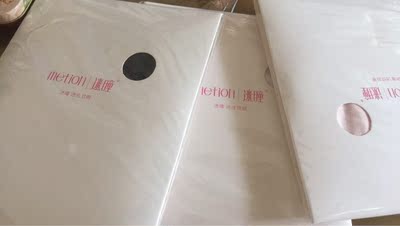 再华丽的包装也掩盖不了做工的粗糙，真是对不起这个外在包装呀。更对不起这个价钱   ，上当了。此生再不回头了。如此差的产品内涵做工真是不敢恭维。