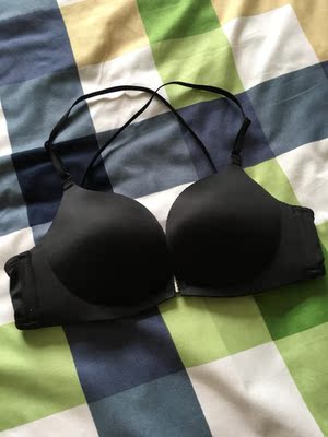 很舒服很好穿，美背设计太适合我这种掉肩带的了。黑色也不掉色，很好👍