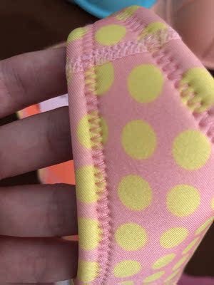 万般期待的泳衣终于到了，厚厚的，穿起来很舒服没有多余的线头，做工细致，超级喜欢，表白客服雪儿❤️