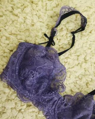 非常满意，穿上舒服比钢圈内衣舒服，舒适感还是挺棒的，料子也好里面是薄的，具有聚拢性感，对我合适，质量挺好的！宝贝内衣收到了，质量好，一分钱一分货，颜色和图片一样没色差，款式也很漂亮性感！