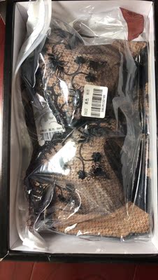 在实体店试了下感觉很舒服，很聚拢，但是实体店最便宜的也要158，果断选择在网上购买，结果没有让我失望，和实体店质量一下的，很有型，穿的好还会再来。买3件还送了一条内裤，划算。