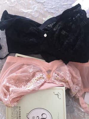 好生气,客服无论什么时候都没人,这种两件装的建议别买,一件质量好,一件质量差,质量差的一件手感也不好而且一股类似机油味,很难闻,怀疑都不是同一款,粉色的吊坠都不一样,说好的山茶花呢,两件装就是这样敷衍顾客的吗 好生气,客服无论什么时候都没人,这种两件装的建议别买,一件质量好,一件质量差,质量差的一件手感也不好而且一股类似机油味,很难闻,怀疑都不是同一款,粉色的吊坠都不一样,说好的山茶花呢,两件装就是这样敷衍顾客的吗