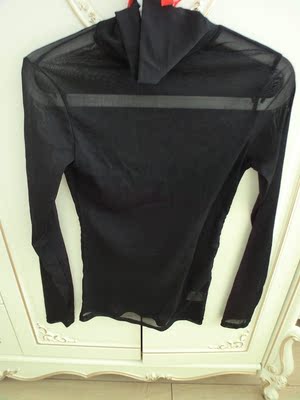 很快收到货。和想象中的一样， 质量好。穿着也正好。款式喜欢。穿着舒服