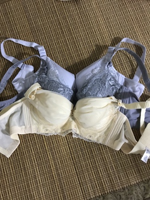 一次买三件优惠点，自从穿了第一件夏娃之秀，别的内衣全部进冷宫，反正很舒服，不走位，价格合适，以后都不会看别的内衣了。