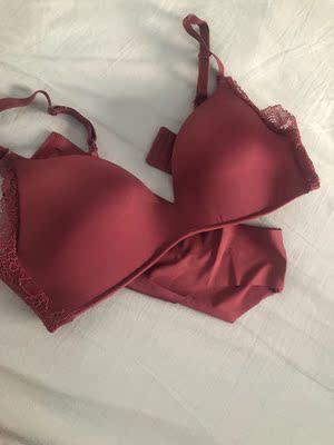 内衣很轻薄,穿起来透气,舒服,凉快,颜色也是我喜欢的颜色。 内衣很轻薄,穿起来透气,舒服,凉快,颜色也是我喜欢的颜色。