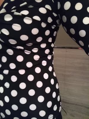 衣服面料很舒服,弹性挺大,很喜欢,物美价廉,喜欢的拍吧姐妹们 衣服面料很舒服,弹性挺大,很喜欢,物美价廉,喜欢的拍吧姐妹们