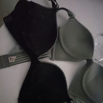 没见过内衣会这样粘毛起球的，这样子的内衣还能穿吗？会不会得病？质量存在严重问题！