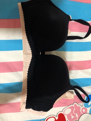 垃圾！从来没买过同一尺码差距那么大的！还说什么不同尺码不同面料的原因！我买了同一款，同一尺码，同一面料，一样有差距！一样不能穿！全部放到最大，也不能穿！买了五件，只有一件最便宜的可以穿！我也是醉了！因为相信品牌，来家只看了尺码没发错就过水洗了，现在是花了大几百元打水漂了！权当买教训了！！做不到同一尺码相同的尺寸就麻烦在详情里提醒一下尺码偏大或者偏小！！！！真是最糟心的一次购物！没有之一！！