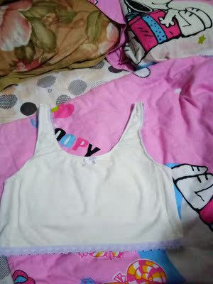 宝贝质量没得说柔软舒服，去年在商场里买了两件，孩子说穿着很舒服，后来就在网上找到这家店，又买了一件，结果完全一致，比实体店便宜了几十元，太划算了，之前买大了的一件，给卖家联系，寄过去，很快就给我换一件，谢谢卖家!以后孩子穿的认定你家的了。