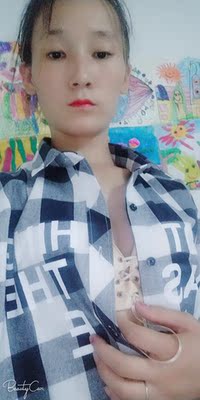 这个文胸真的是不错，可以想大想小的，而且沾的很牢，不用担心会不会掉，文胸面料也不错，摸着很舒服，聚拢效果杠杠滴，不用担心穿衣服漏肩带，和内衣滑落的尴尬了。