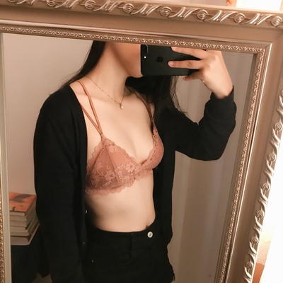 后背设计感十足 不勒  挺质感的