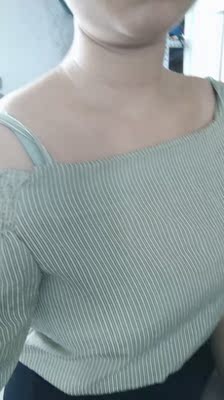 很不错，这种一字肩就需要细肩带的，已经穿了好几次了，颜色也很喜欢，穿着舒服