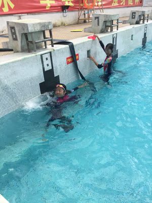 质量非常好，看着很紧，以为小了，我拿来在我的大粗腿上试下，很容易穿上了，所以看着紧，其实很好穿，很舒服 质量非常好，看着很紧，以为小了，我拿来在我的大粗腿上试下，很容易穿上了，所以看着紧，其实很好穿，很舒服