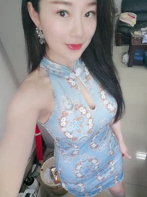 美美的，超级性感。裙子很低。坐下容易看到。。。