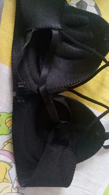 和想象的不太一样，料子很糙，然后，，，有点小🤕